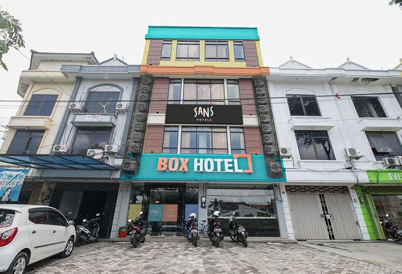 Sans Hotel Kupang Indah Surabaya By Reddoorz Eksteriør bilde