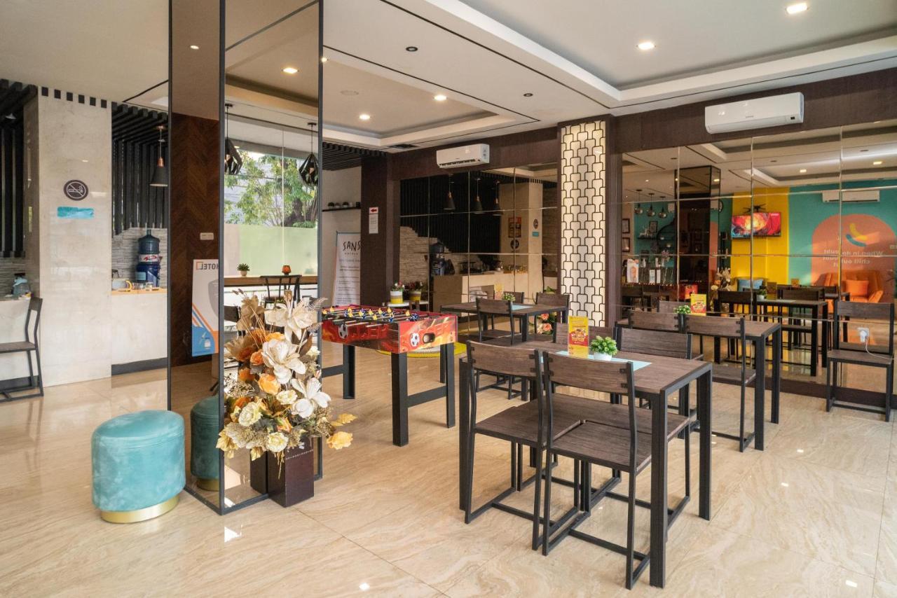 Sans Hotel Kupang Indah Surabaya By Reddoorz Eksteriør bilde