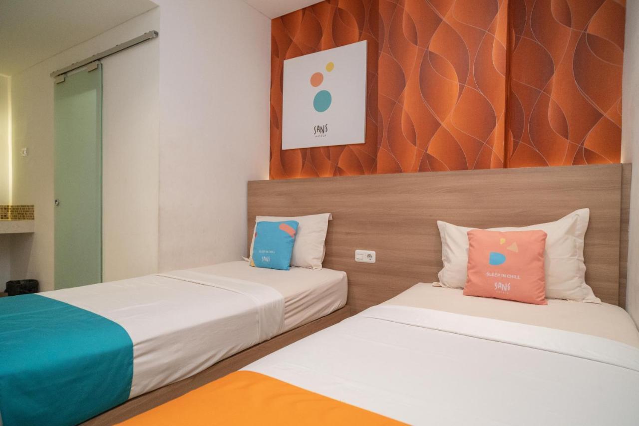 Sans Hotel Kupang Indah Surabaya By Reddoorz Eksteriør bilde