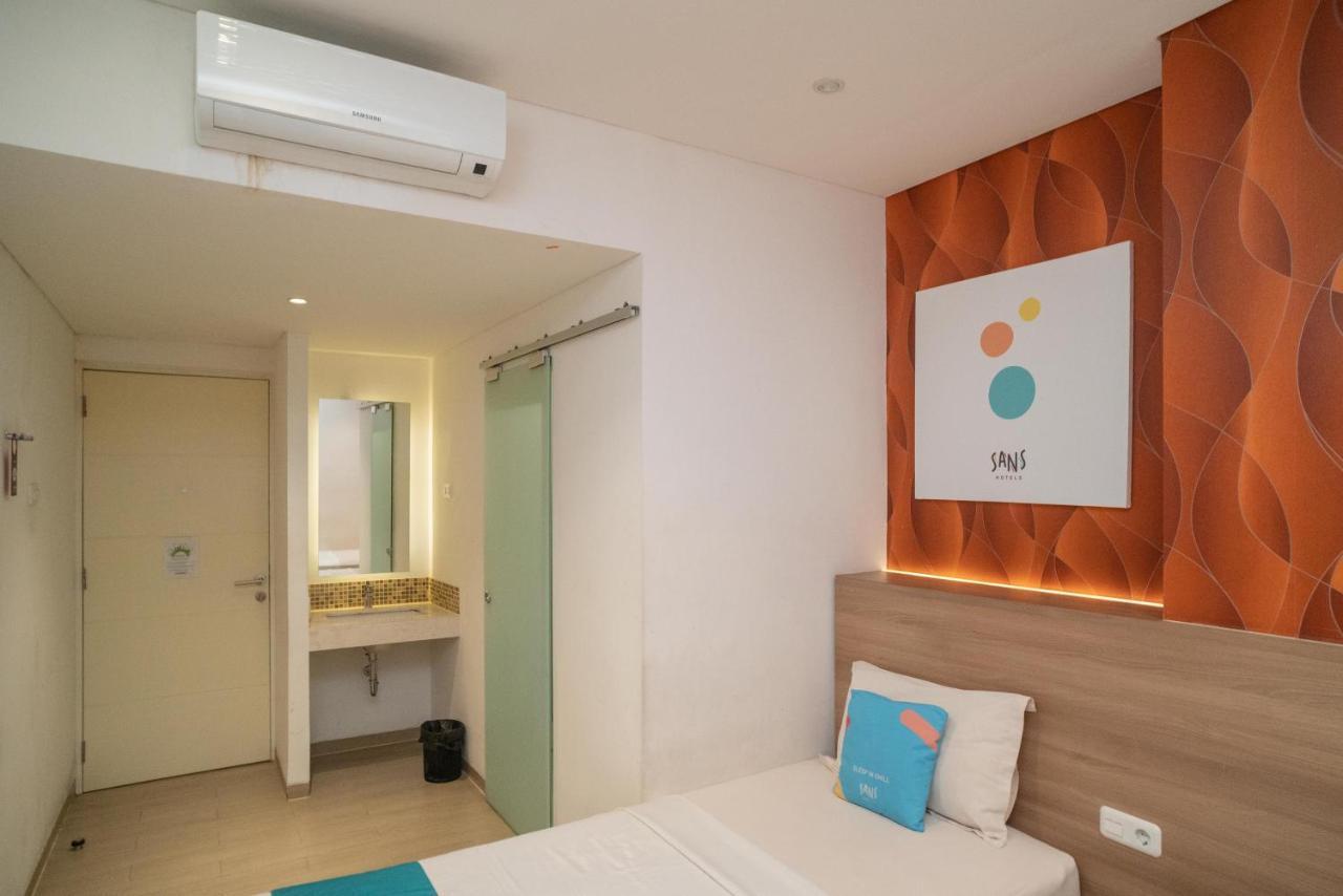 Sans Hotel Kupang Indah Surabaya By Reddoorz Eksteriør bilde