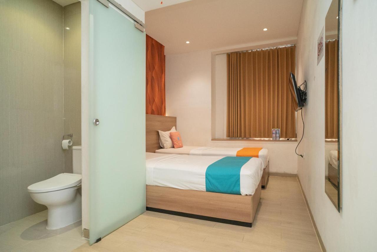 Sans Hotel Kupang Indah Surabaya By Reddoorz Eksteriør bilde