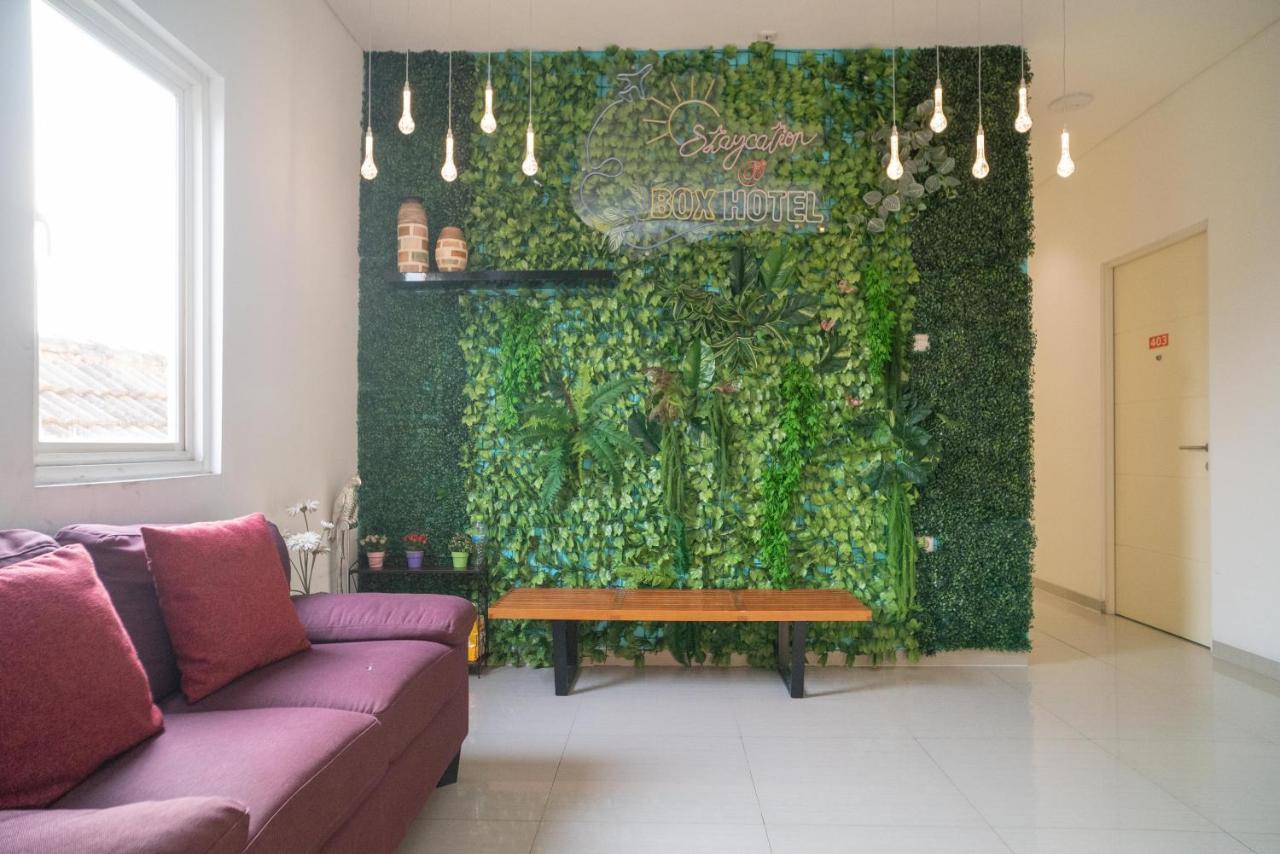 Sans Hotel Kupang Indah Surabaya By Reddoorz Eksteriør bilde