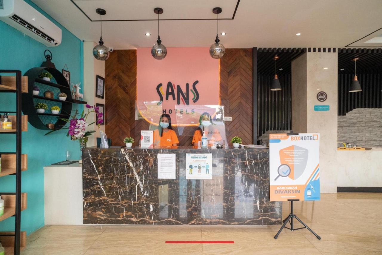 Sans Hotel Kupang Indah Surabaya By Reddoorz Eksteriør bilde