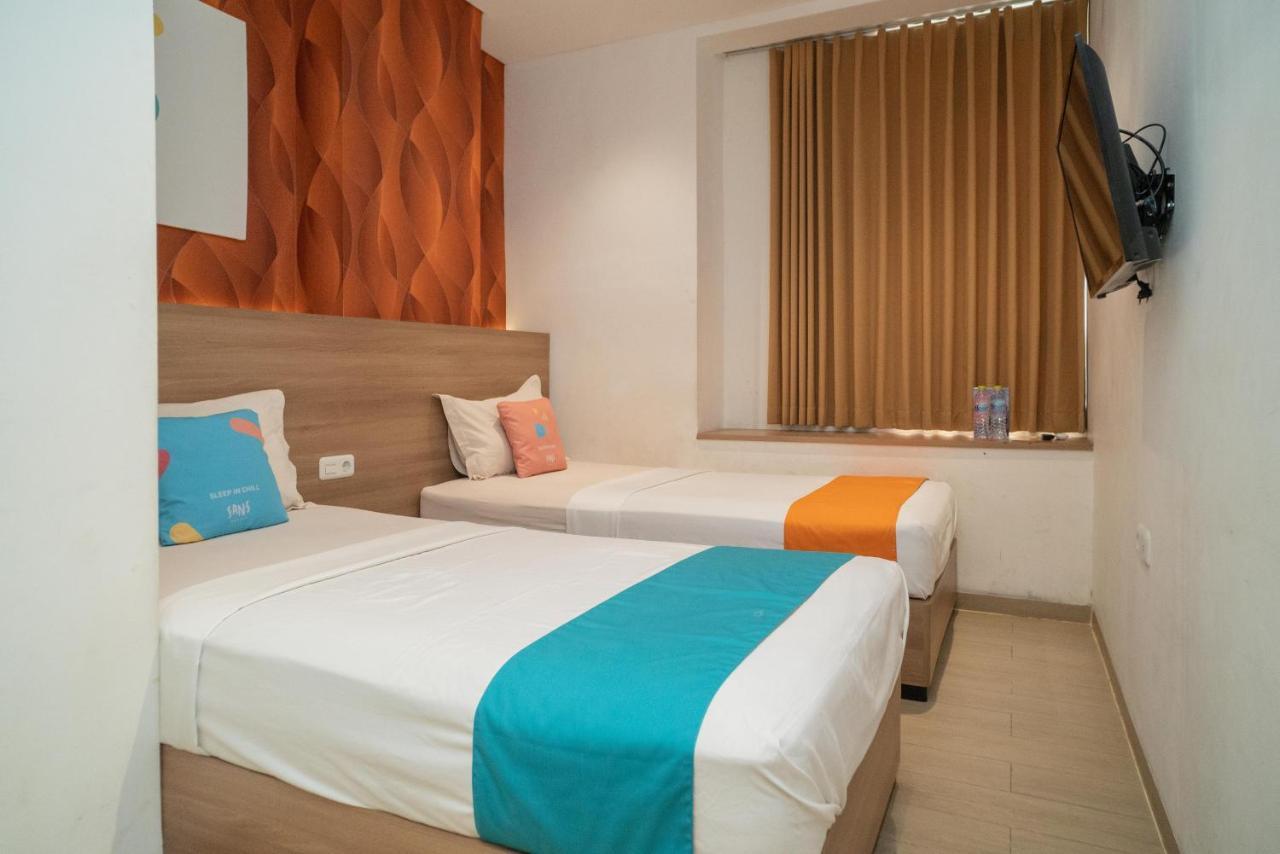Sans Hotel Kupang Indah Surabaya By Reddoorz Eksteriør bilde