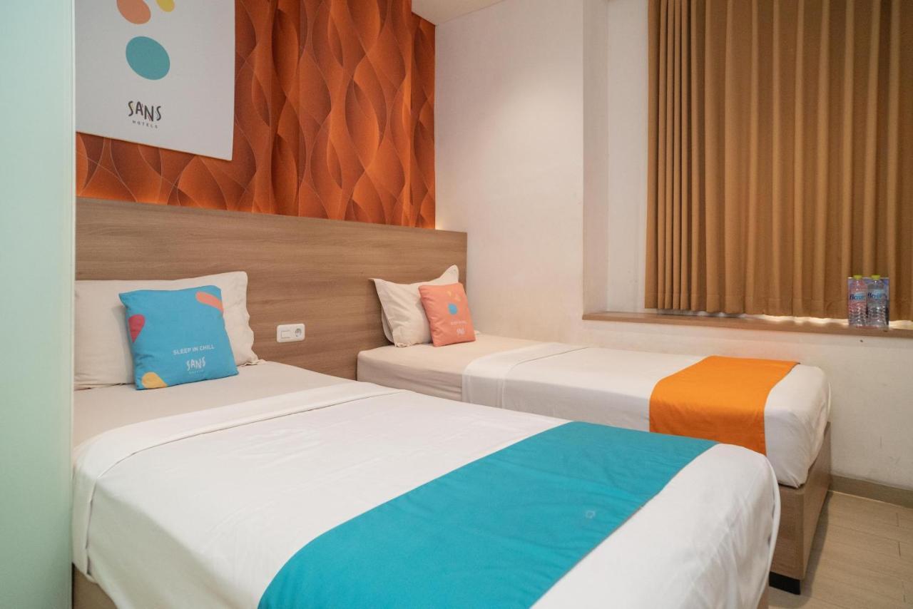 Sans Hotel Kupang Indah Surabaya By Reddoorz Eksteriør bilde