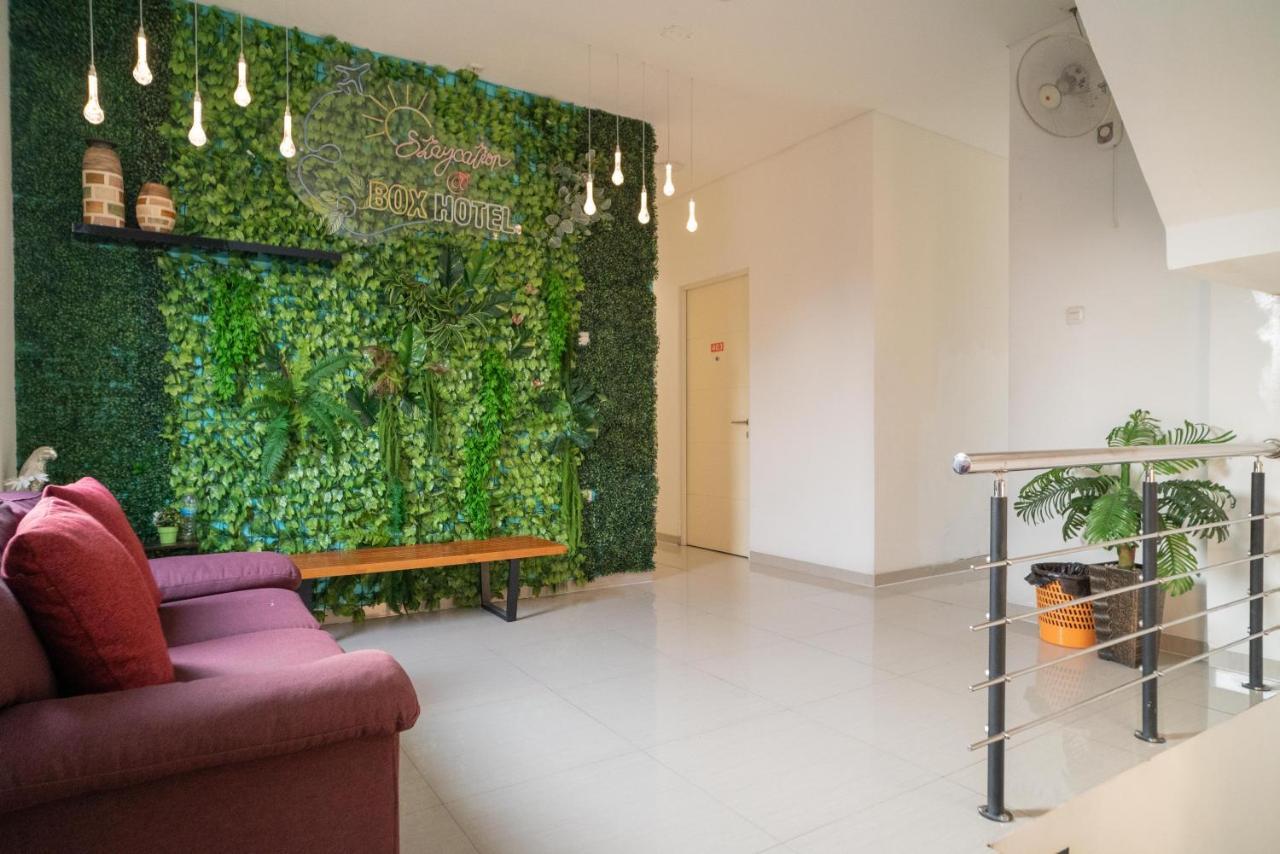 Sans Hotel Kupang Indah Surabaya By Reddoorz Eksteriør bilde